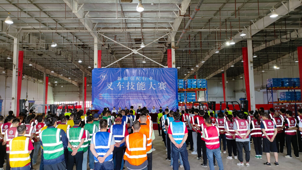 2024年新疆仓配行业叉车技能巅峰对决： 安全与效率并重，工匠精神闪耀赛场